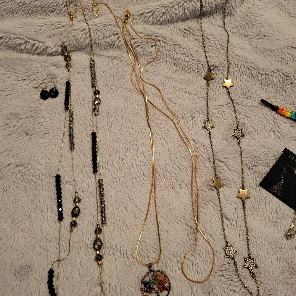 Gold and Black Jewelry Set - Picture 1 of 3